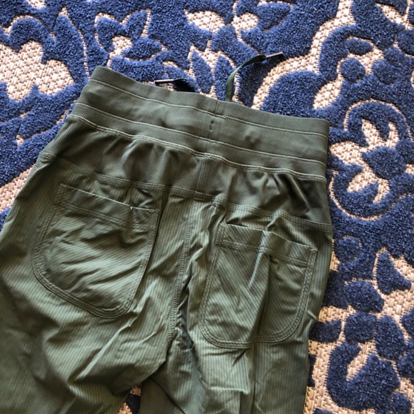 Lululemon studio pant 25" size 2 - Picture 8 of 8